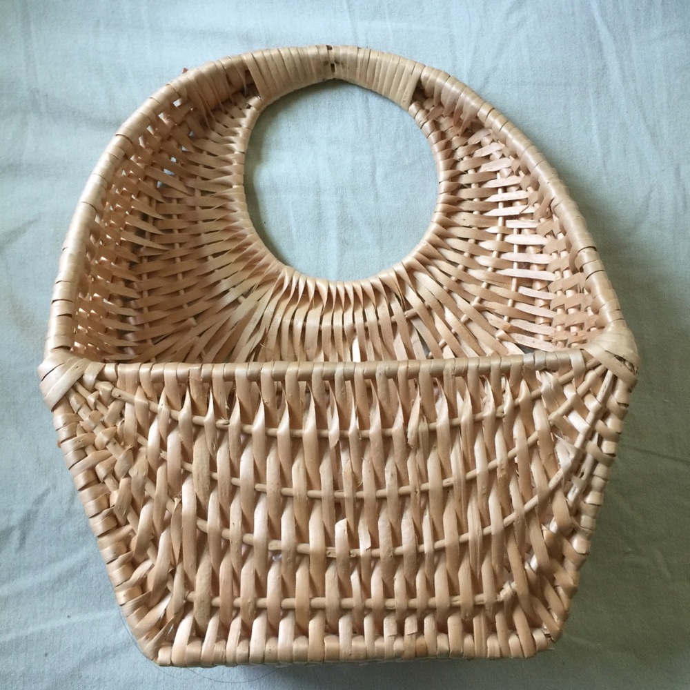 Wall having basket